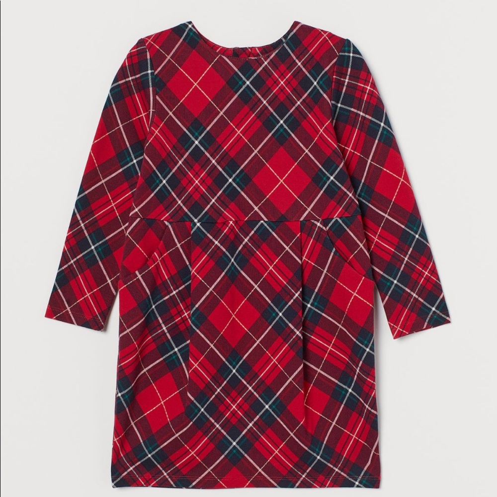 SALE!! 🎄H&M POCKET DETAIL DRESS. SIZE 4-6. STILL BEING SOLD IN STORES!
